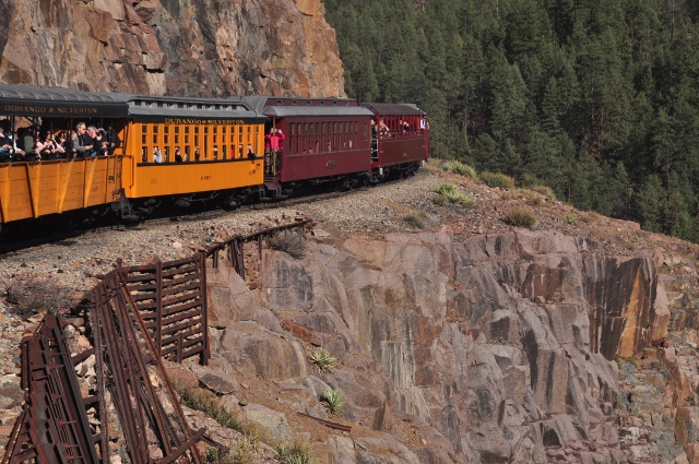 the train tracks along the Animas River